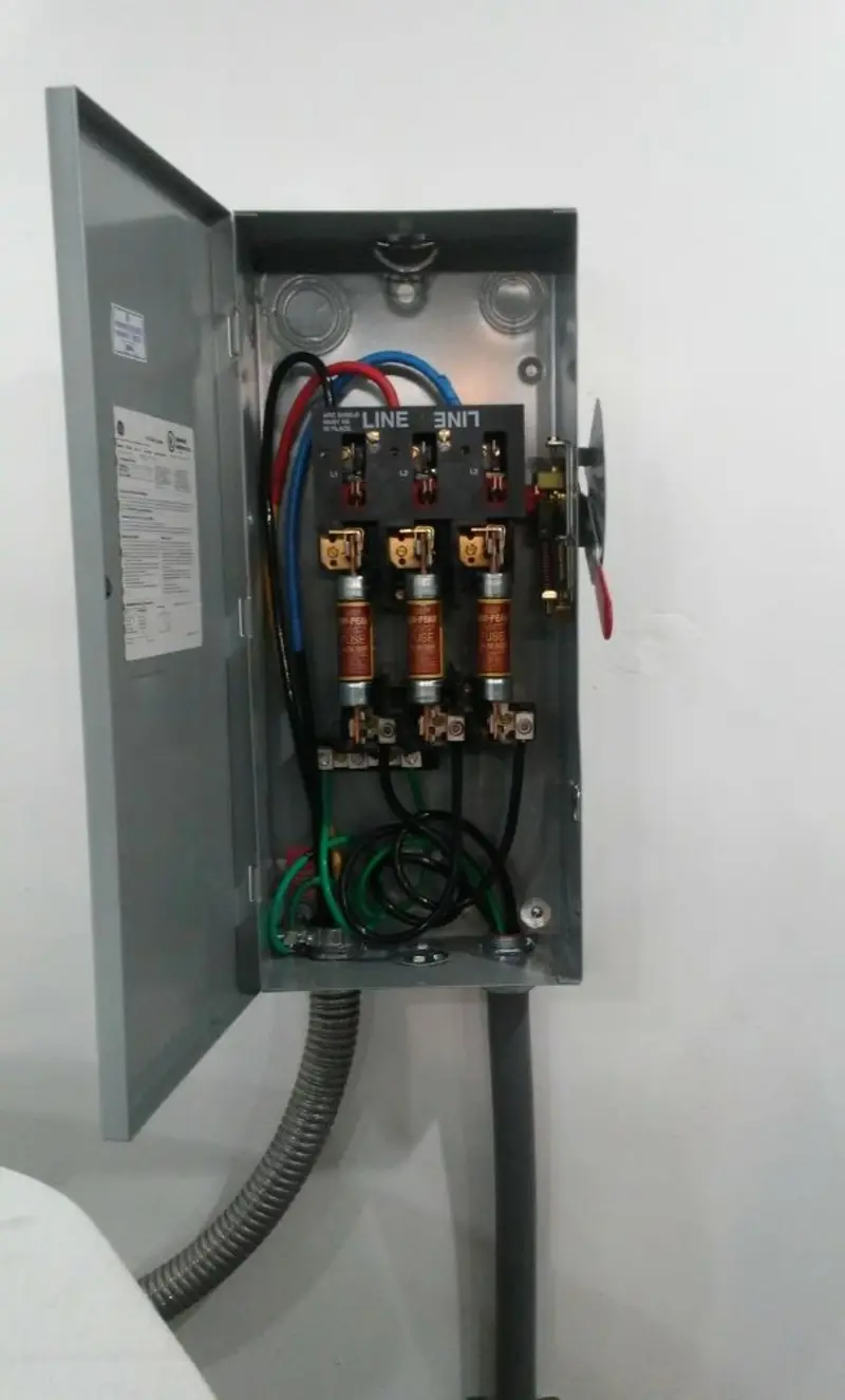 Three-phase disconnect switch installed for Smoke Detector Installation in Davenport